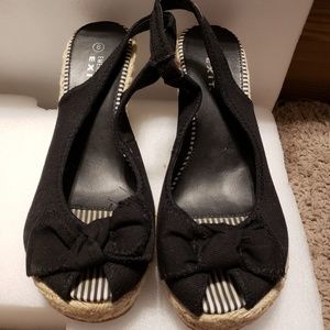 Women's picked toe wedges size 8M